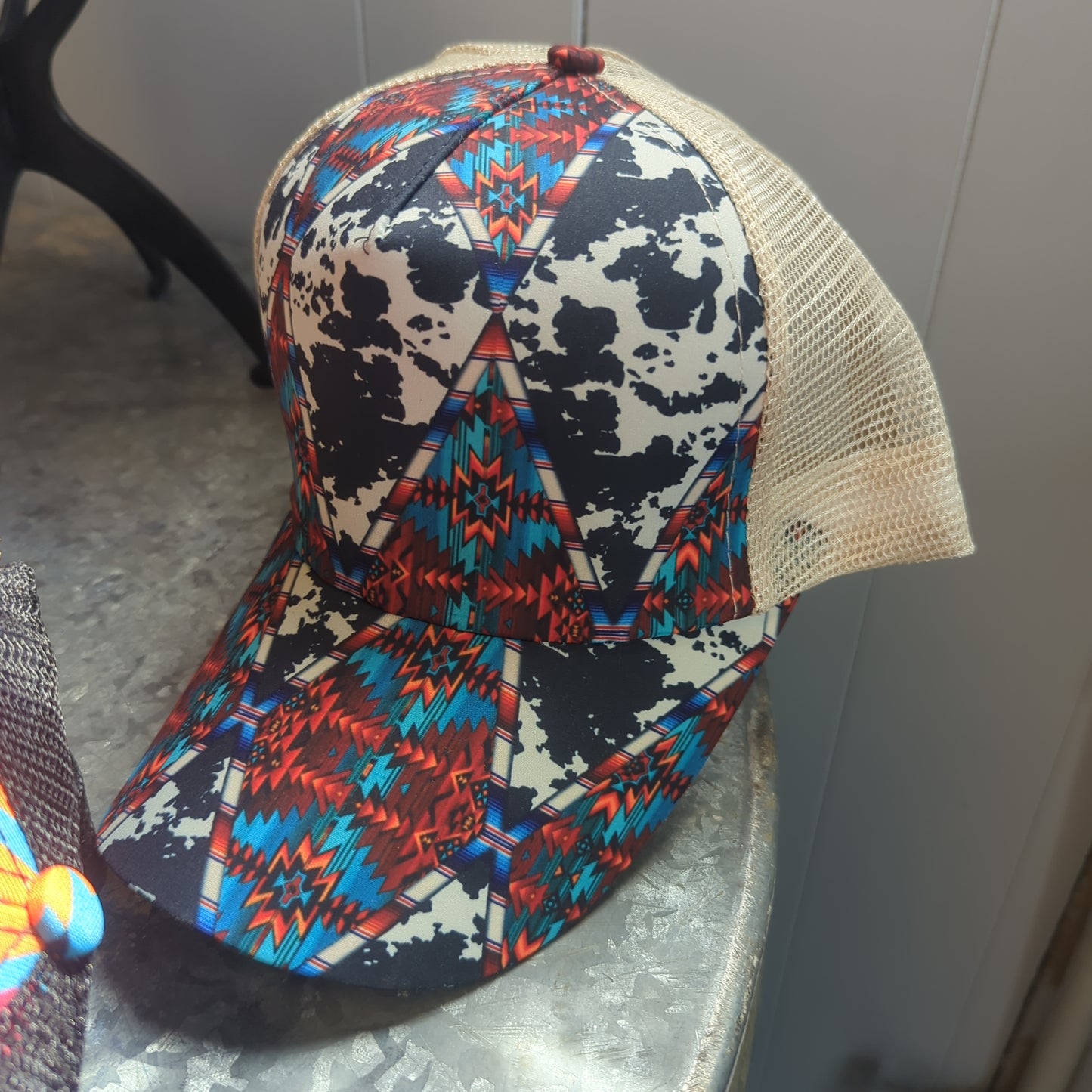 Aztec pattern crisscross back hat